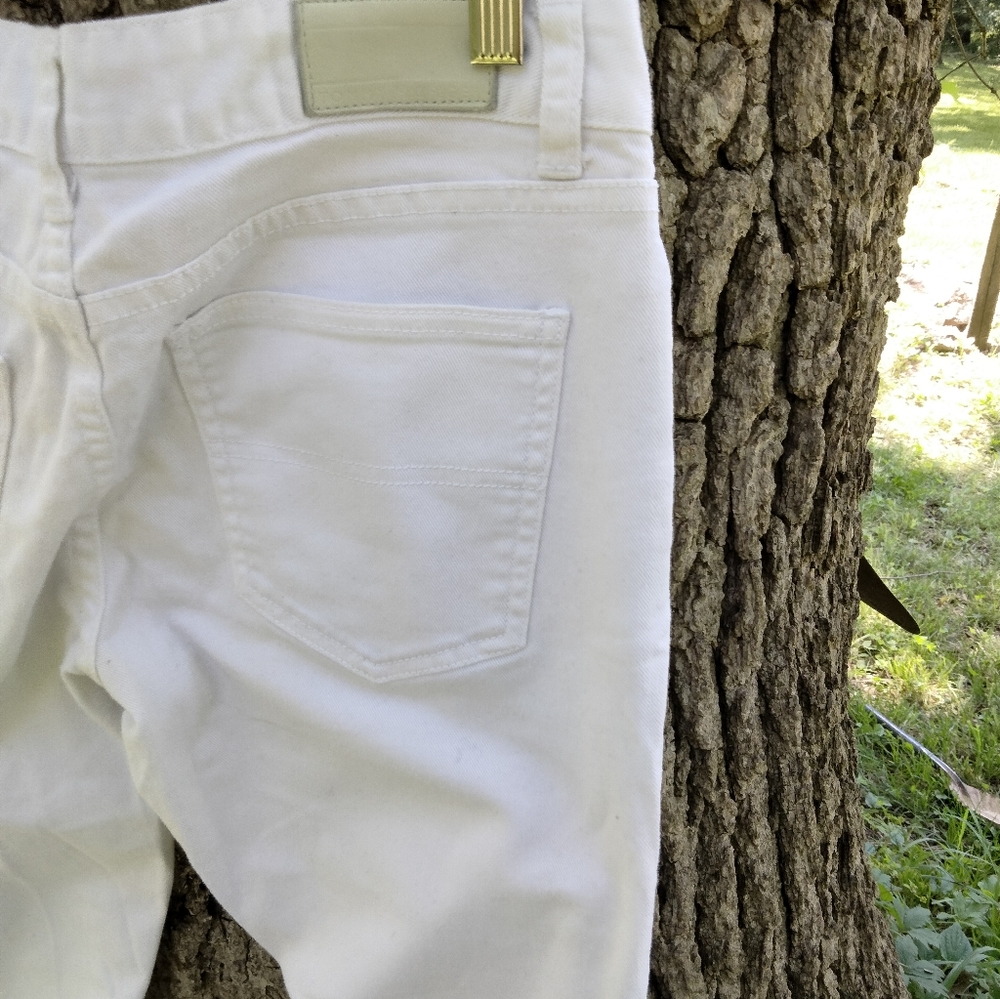 ⬇️ Price Drop!⬇️ Tommy Hilfiger Boot Cut Jeans in size 2